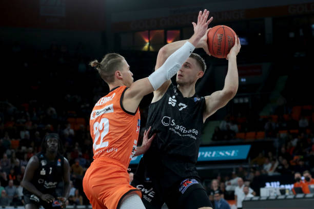 教练而言 教练而言